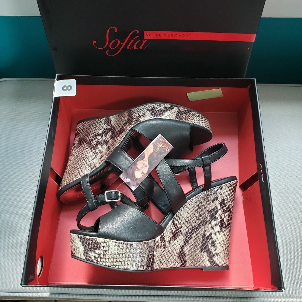 Sofia Vergara Platform Heels - Picture 4 of 4